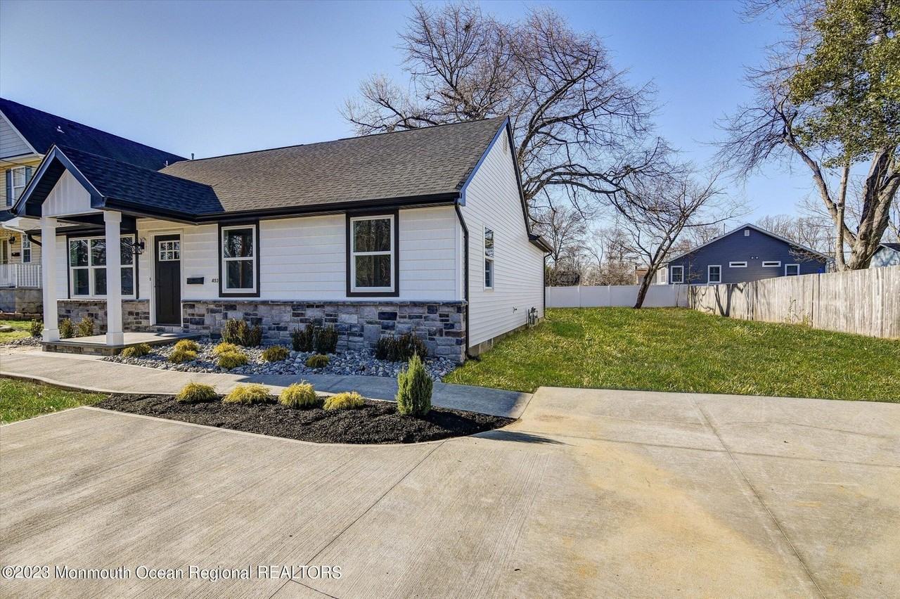 453 Atlantic Ave - Photo 4 of 35