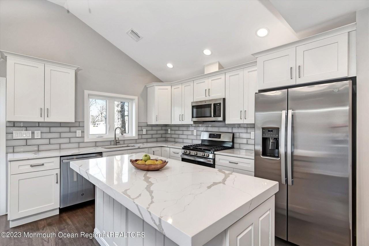 453 Atlantic Ave - Photo 5 of 35