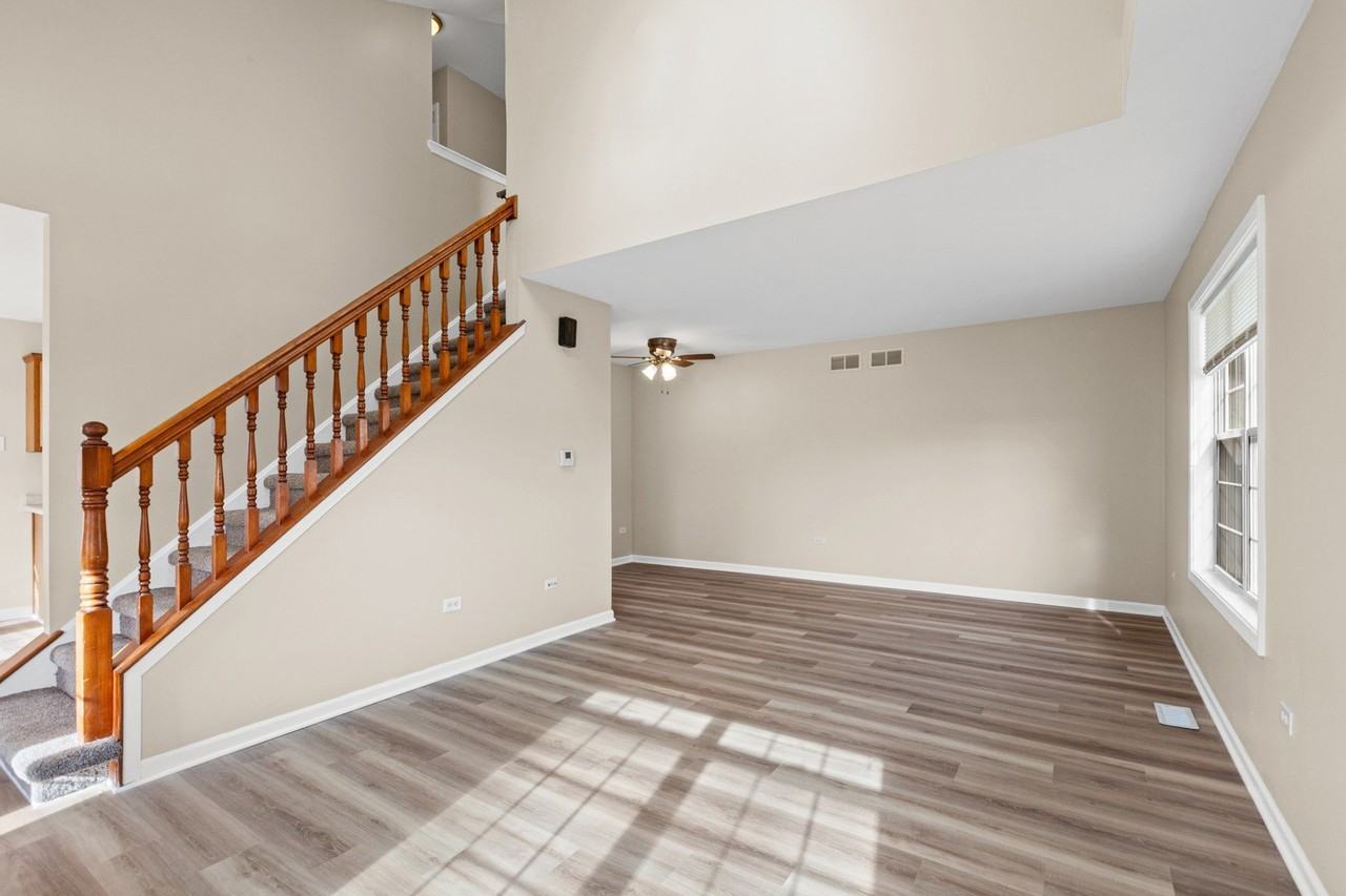 3490 Willowview Ct - Photo 2 of 17