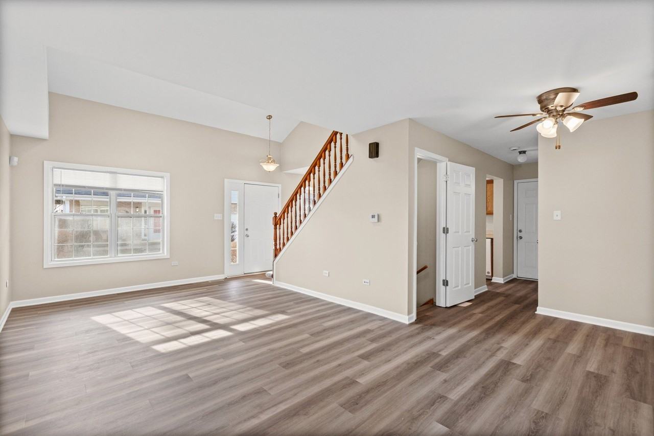3490 Willowview Ct - Photo 3 of 17