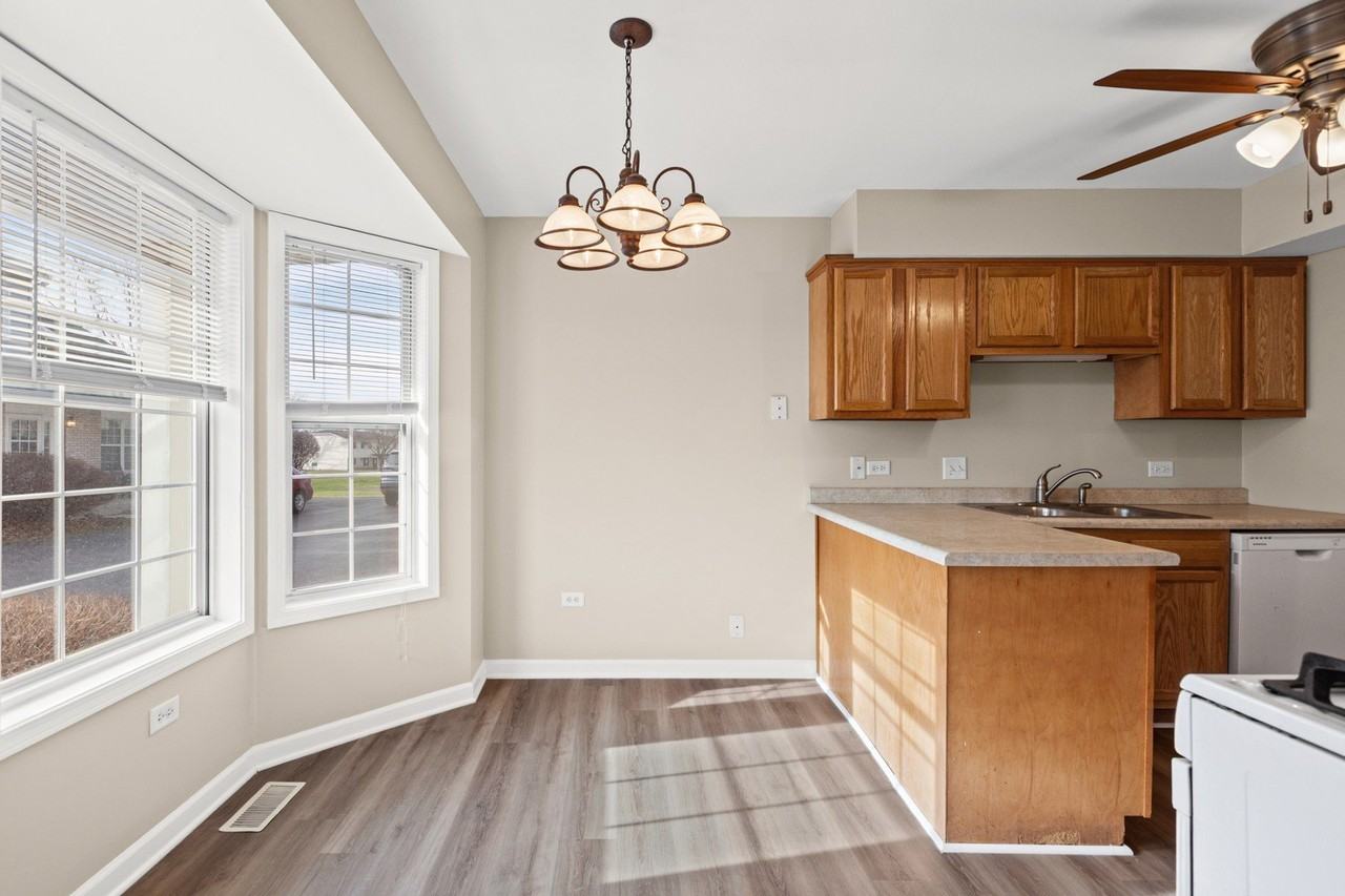 3490 Willowview Ct - Photo 4 of 17