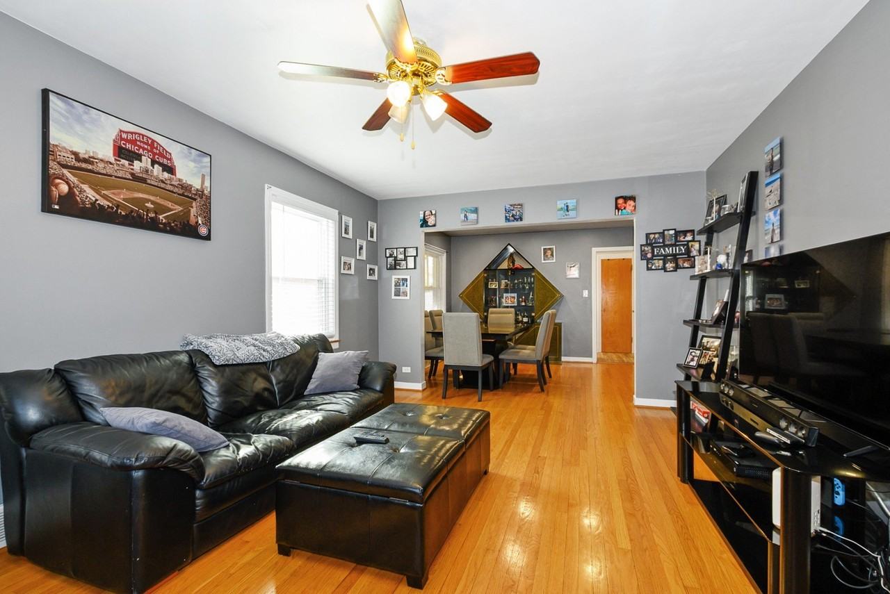 5622 N Kenneth Ave - Photo 3 of 22