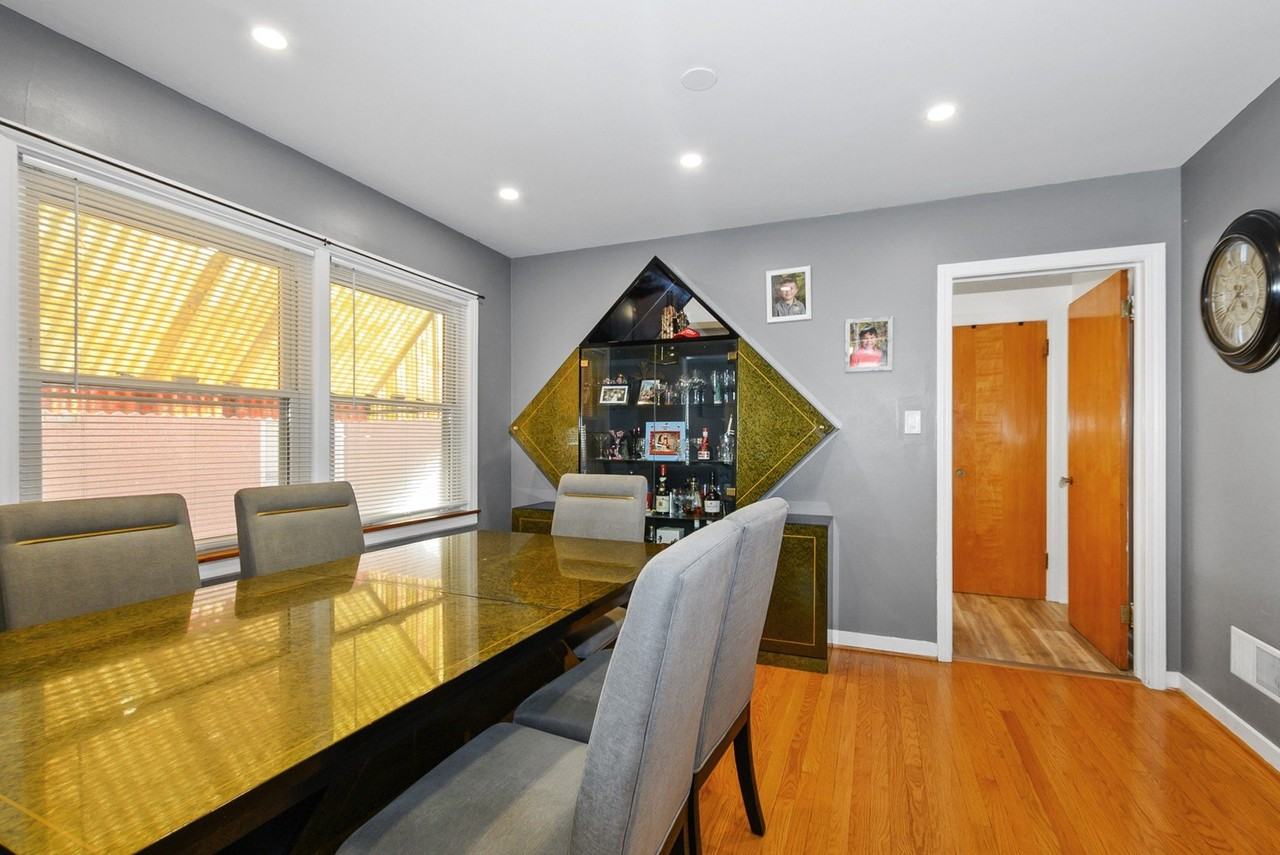 5622 N Kenneth Ave - Photo 5 of 22