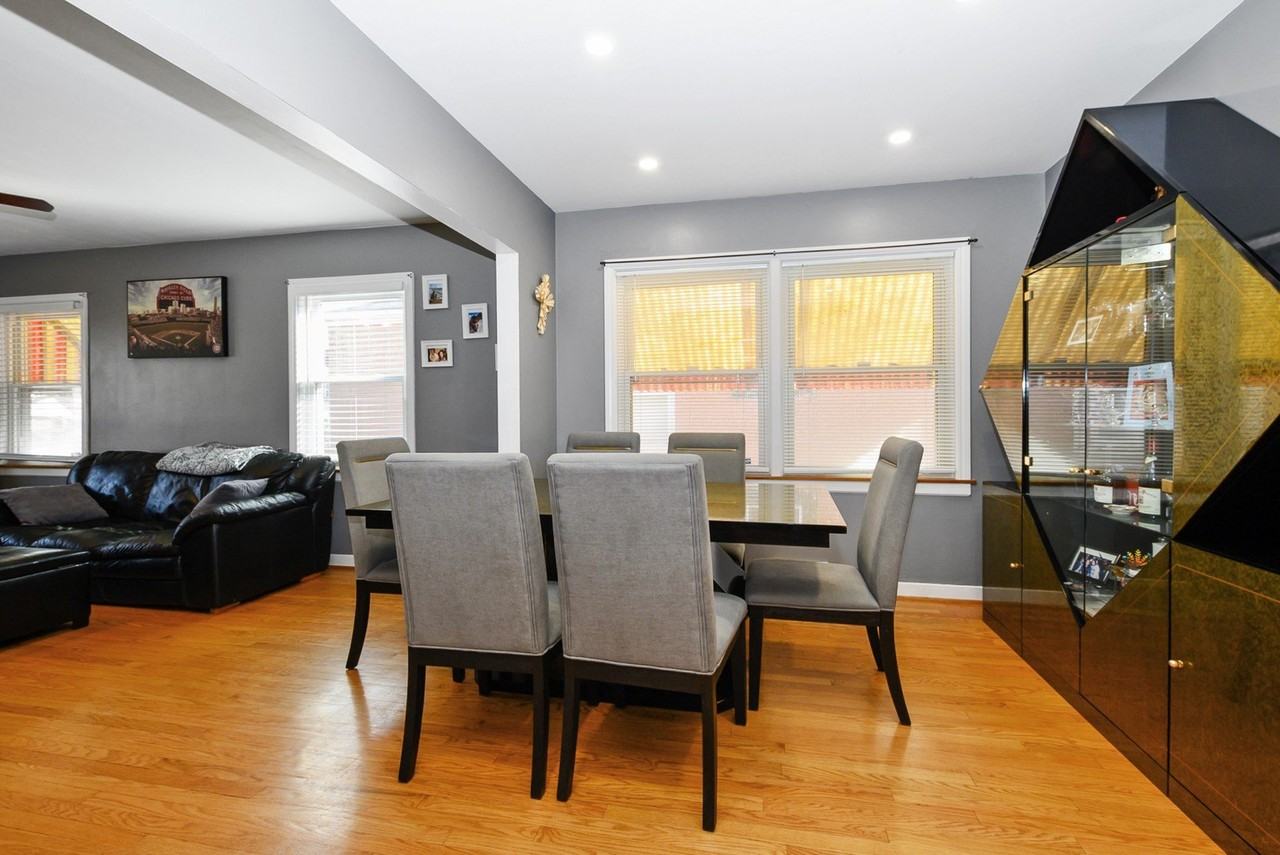 5622 N Kenneth Ave - Photo 6 of 22