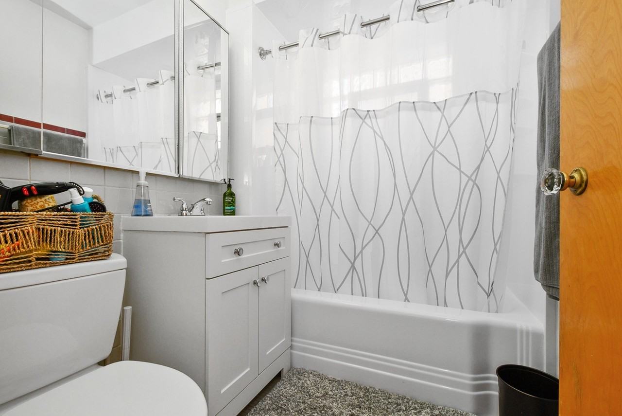 5622 N Kenneth Ave - Photo 7 of 22