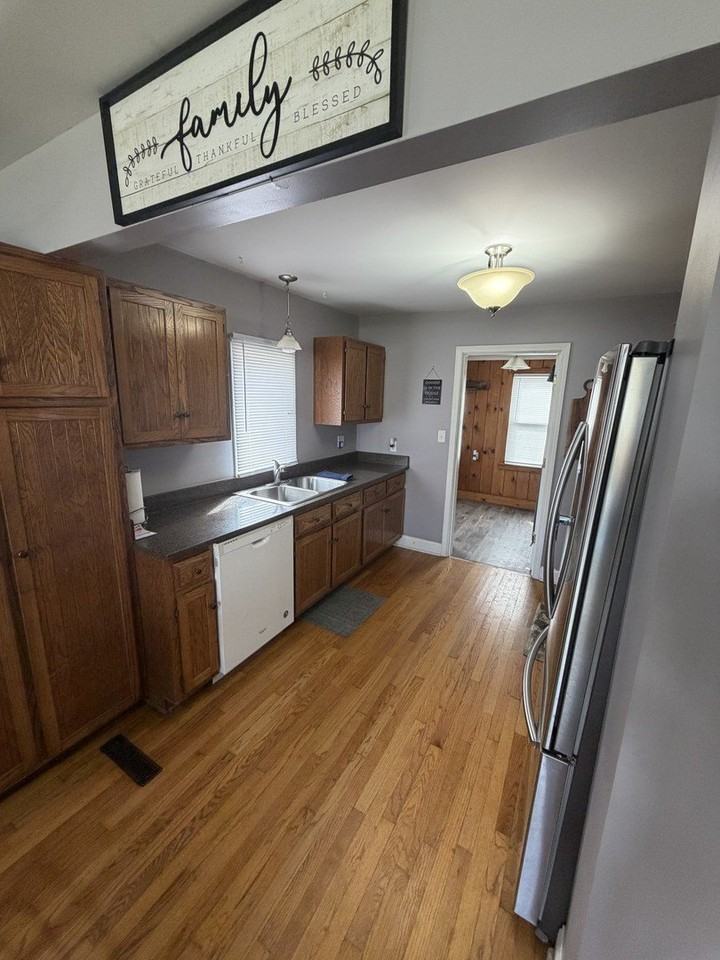 731 2nd Ave - Photo 6 of 15