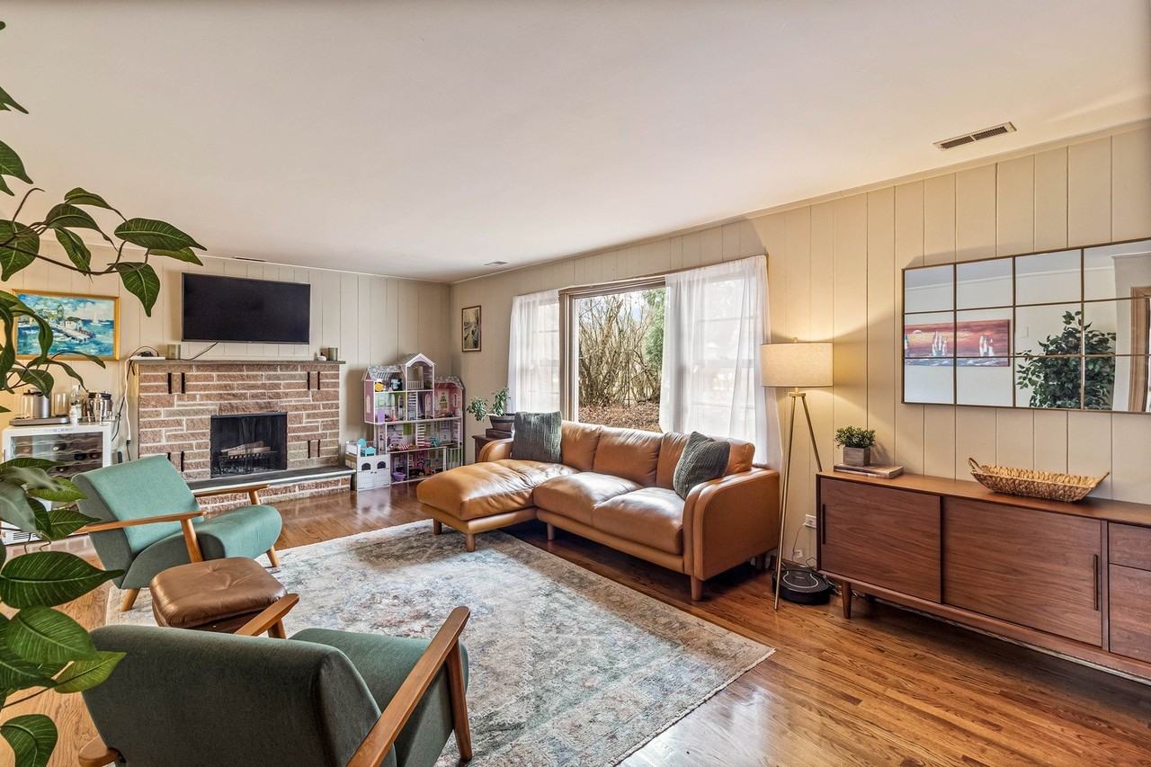 1345 Lincoln Ave S - Photo 5 of 31