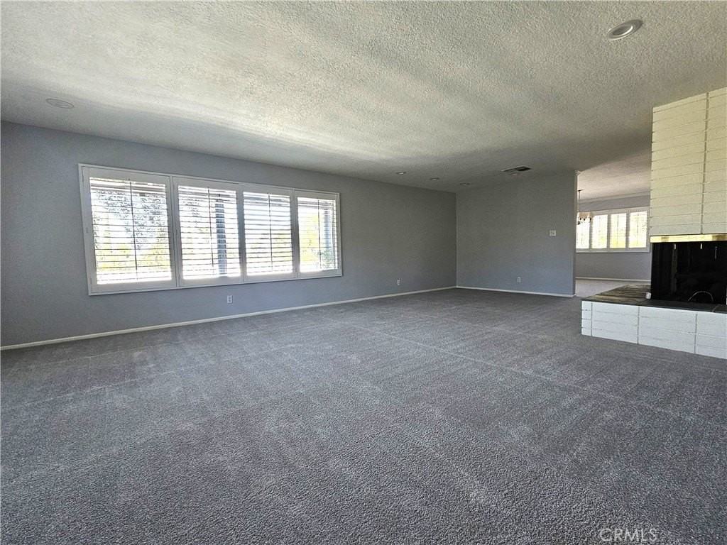 639 Alta Loma Dr - Photo 4 of 26