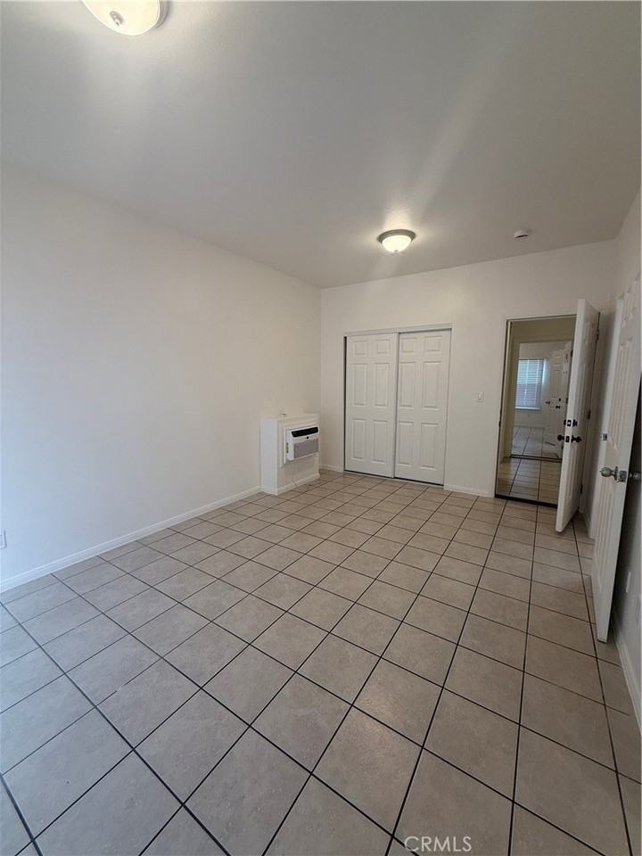419 W 5th St #7 - Photo 2 of 16