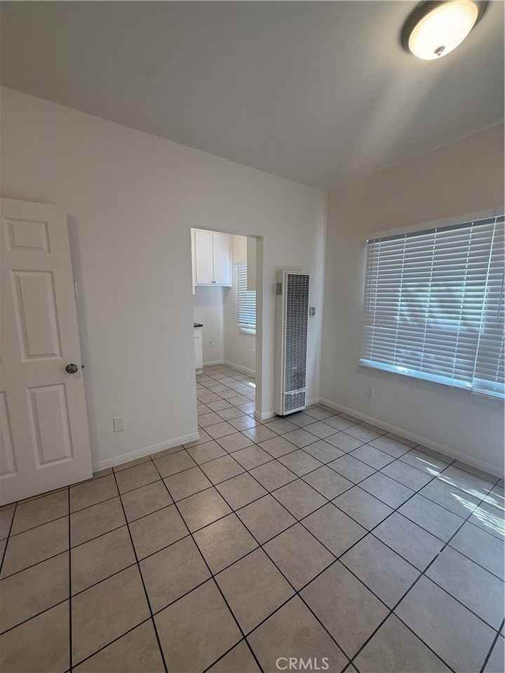 419 W 5th St #7 - Photo 3 of 16
