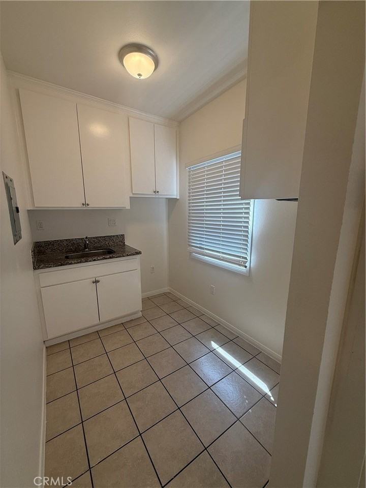 419 W 5th St #7 - Photo 4 of 16