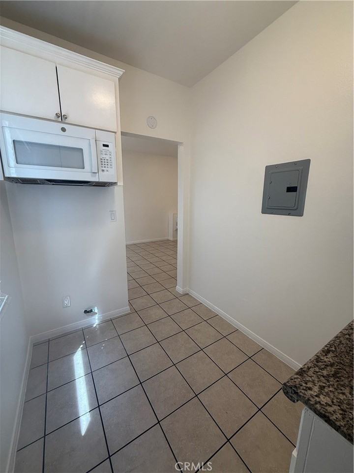 419 W 5th St #7 - Photo 5 of 16