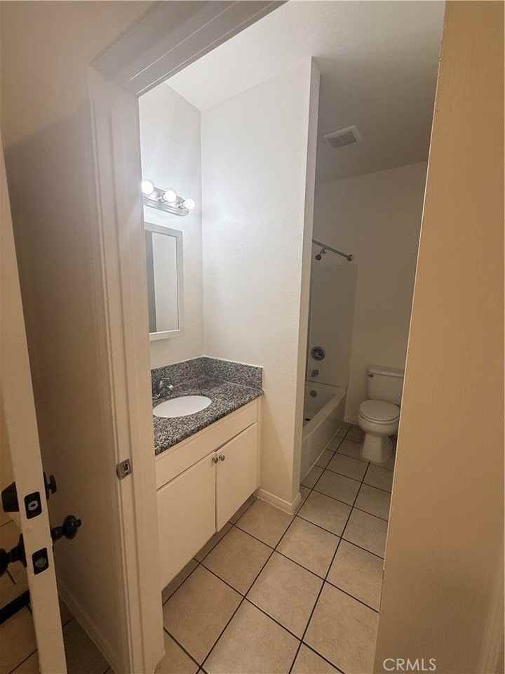 419 W 5th St #7 - Photo 6 of 16
