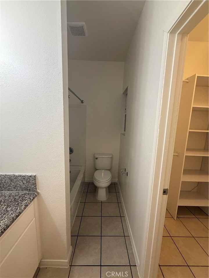 419 W 5th St #7 - Photo 7 of 16