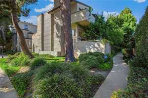 featured image of 12821 Moorpark St #1