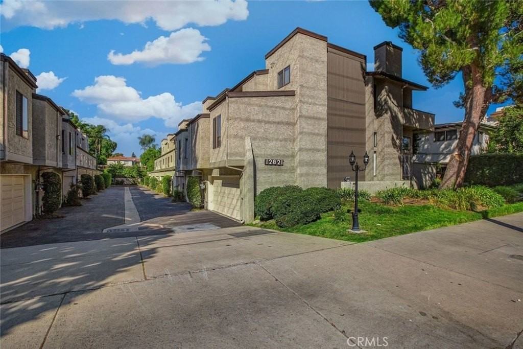 12821 Moorpark St #1 - Photo 2 of 24