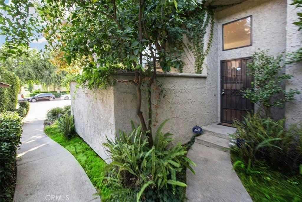 12821 Moorpark St #1 - Photo 3 of 24