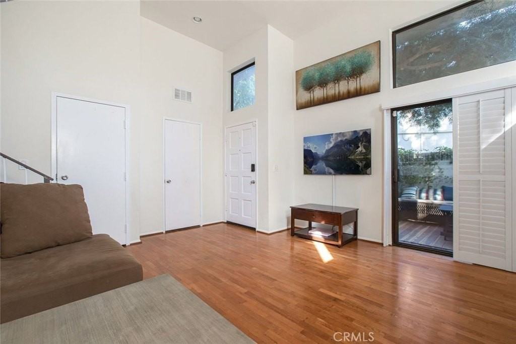 12821 Moorpark St #1 - Photo 6 of 24