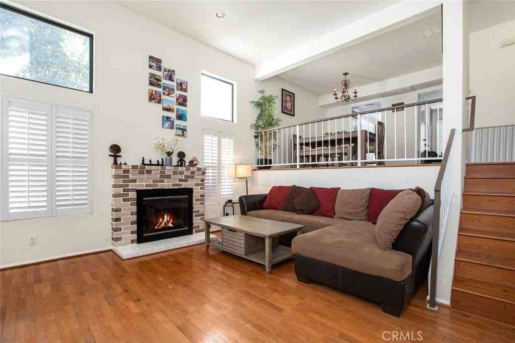 12821 Moorpark St #1 - Photo 7 of 24