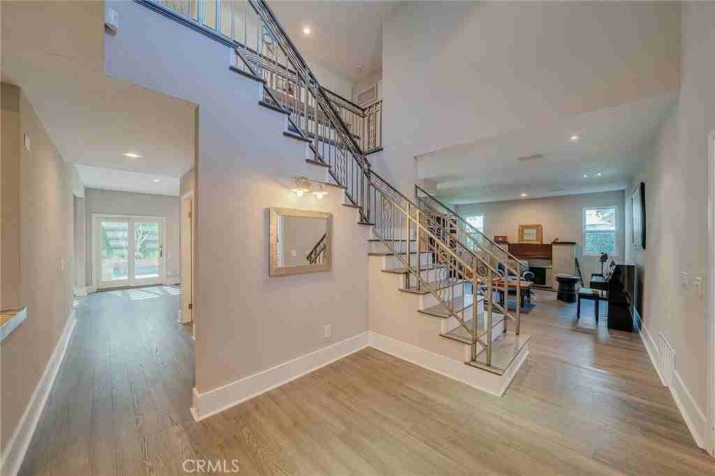 6049 Rustling Oaks Dr - Photo 5 of 31