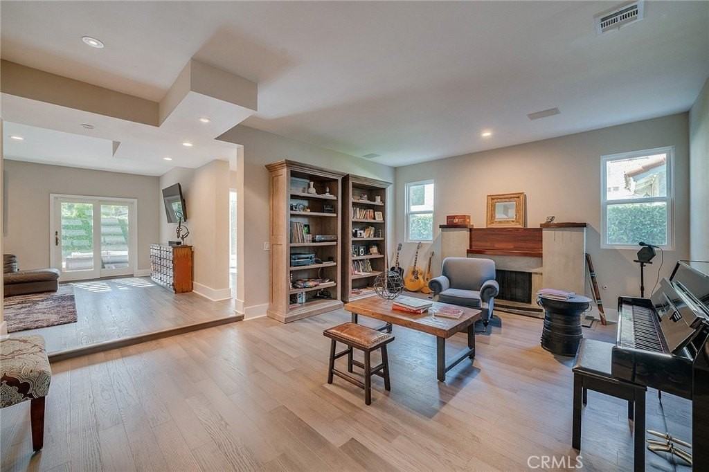 6049 Rustling Oaks Dr - Photo 6 of 31