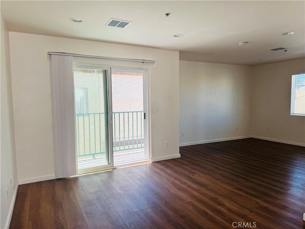 7228 Independence Ave #03 - Photo 6 of 10