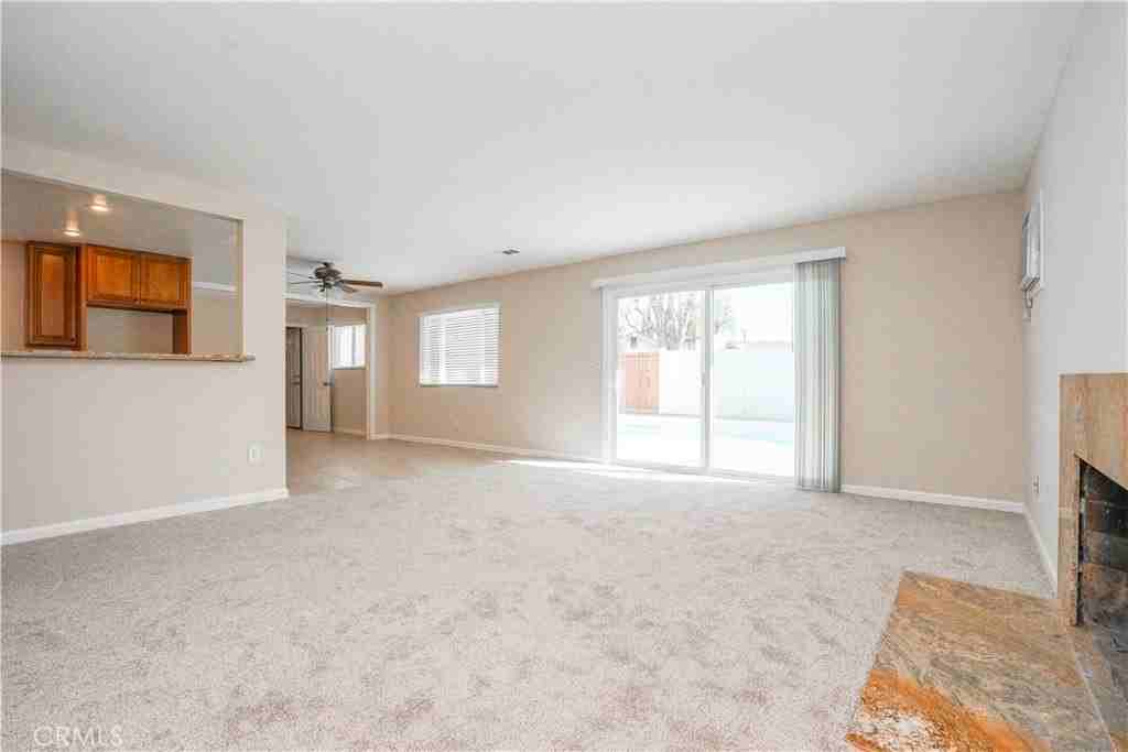 4662 Santa Fe St - Photo 6 of 33