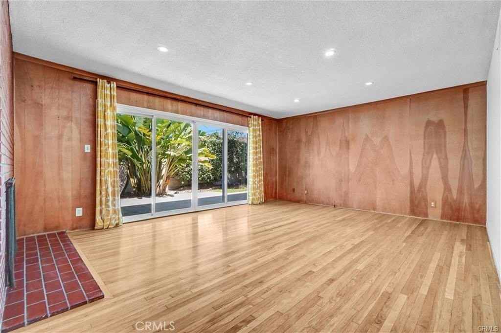 2420 Marwick Ave - Photo 4 of 26