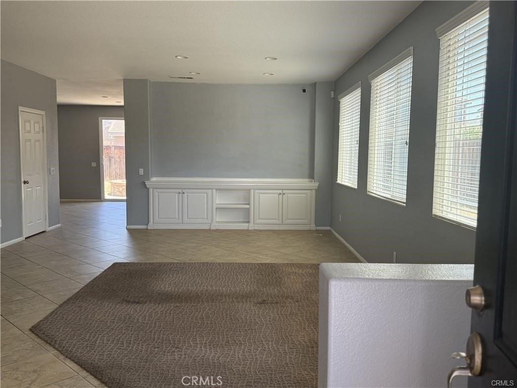 396 Suncup Cir - Photo 3 of 18