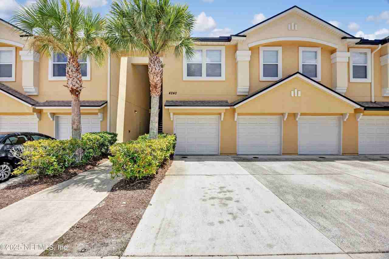 4240 Migration Dr Unit 9-7 - Photo 4 of 30