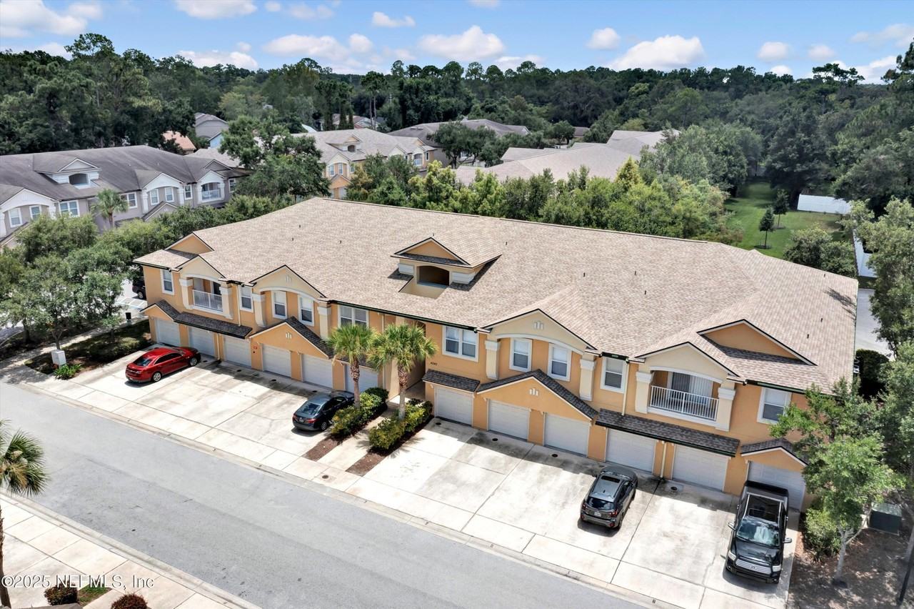 4240 Migration Dr Unit 9-7 - Photo 5 of 30