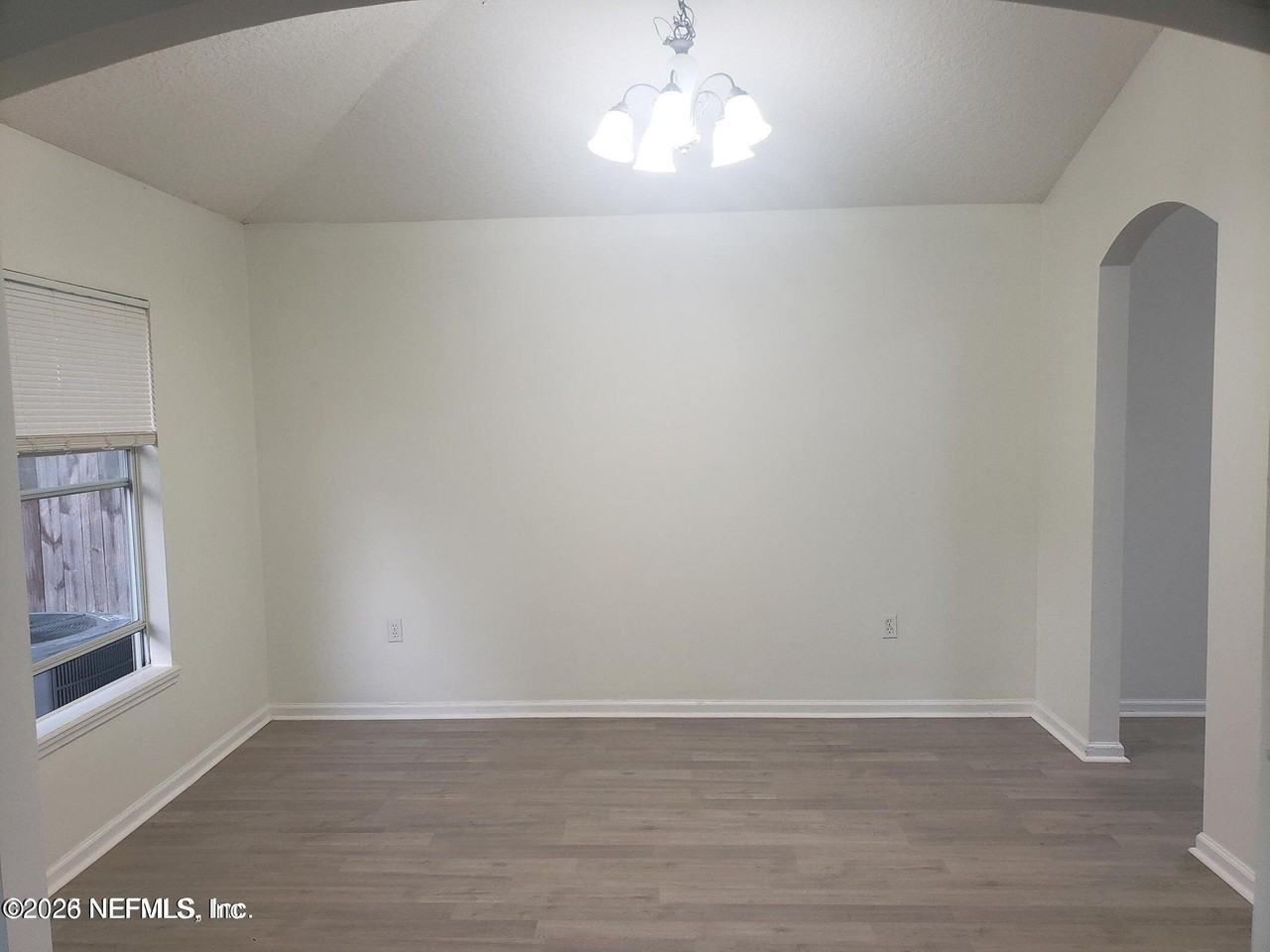 2506 Creekfront Dr - Photo 4 of 15