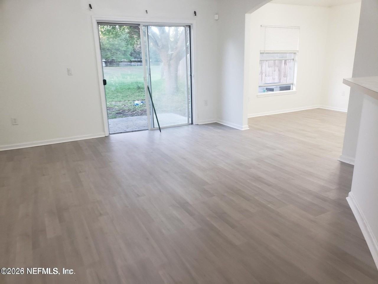 2506 Creekfront Dr - Photo 5 of 15