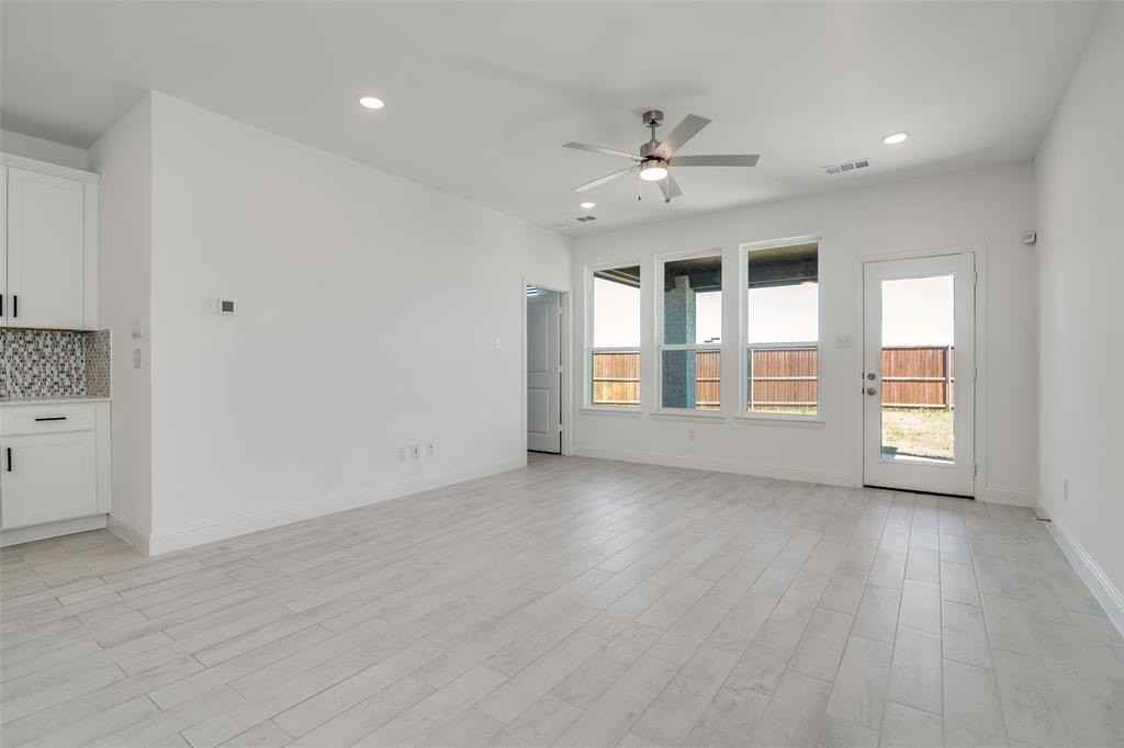 514 Lana Dr - Photo 4 of 21