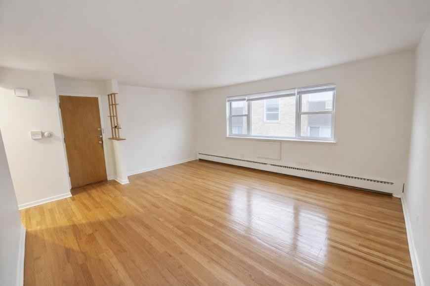 2027 W 111th St - Photo 2 of 8