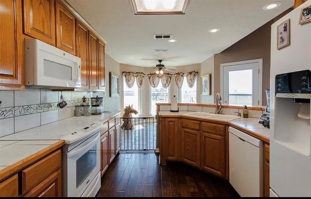 10899 Jackson Rd - Photo 3 of 11