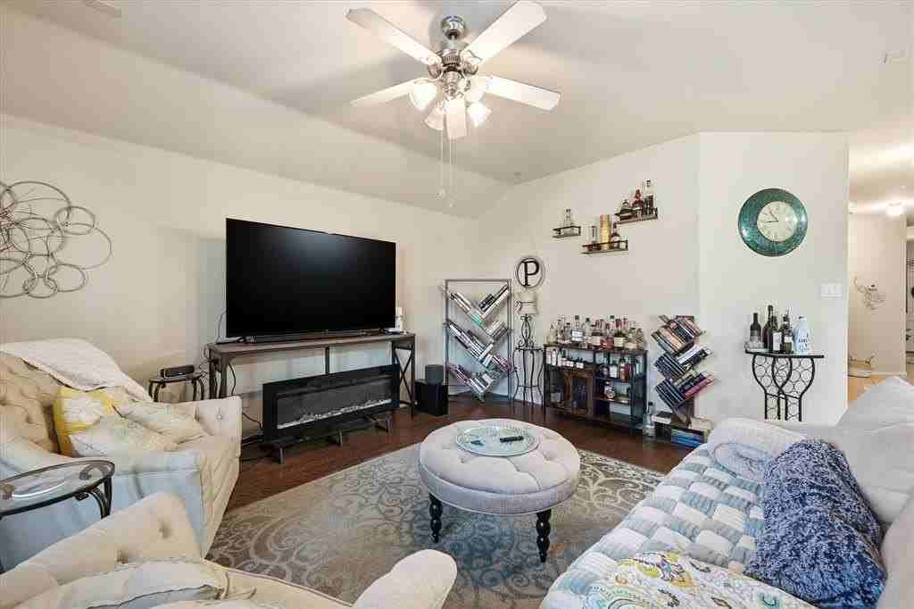 5116 Bridgeport Rd - Photo 4 of 20