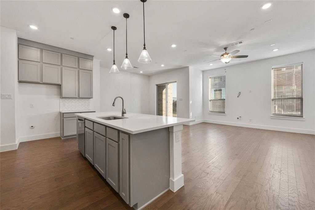 1059 Maverick Dr - Photo 3 of 37