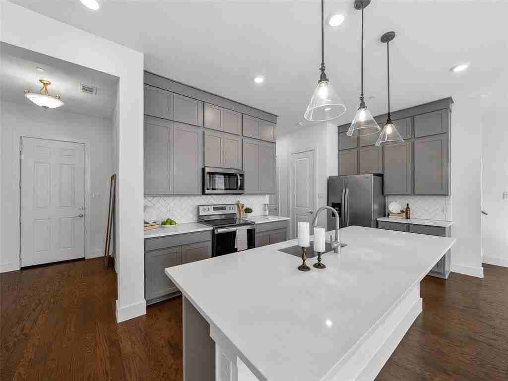 1059 Maverick Dr - Photo 6 of 37