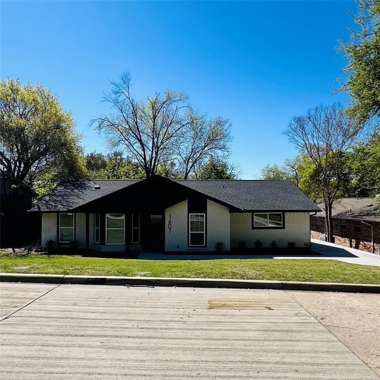 1601 Juneau St - Photo 2 of 27