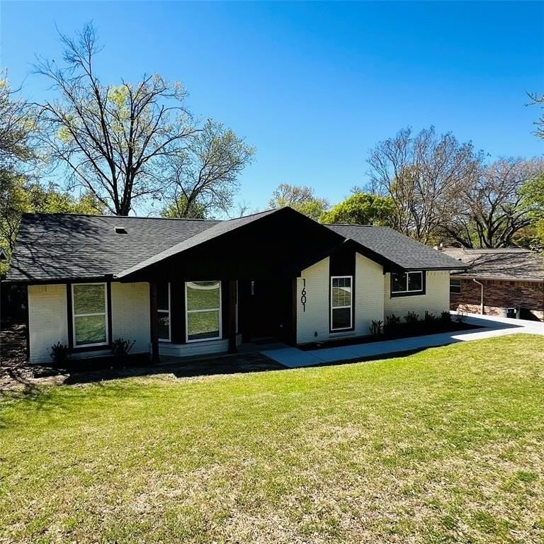 1601 Juneau St - Photo 3 of 27