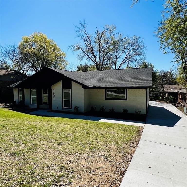 1601 Juneau St - Photo 4 of 27