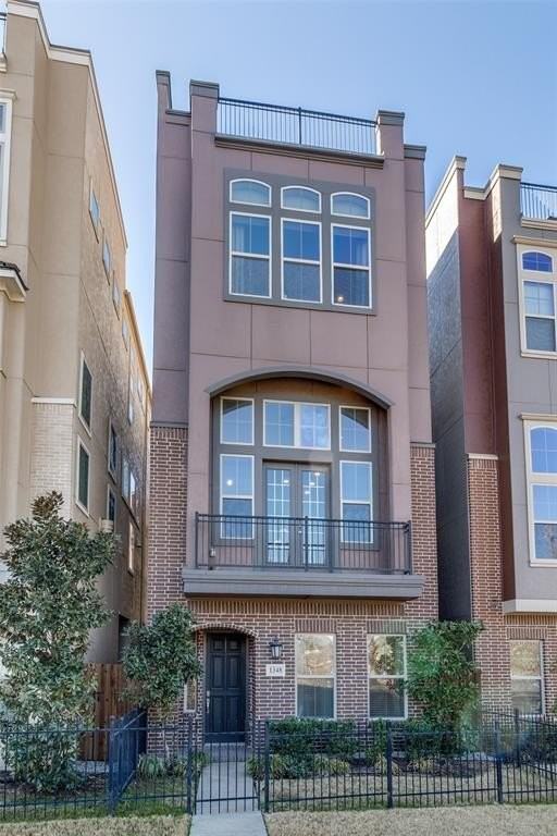 1348 Arch Pl - Photo 2 of 40