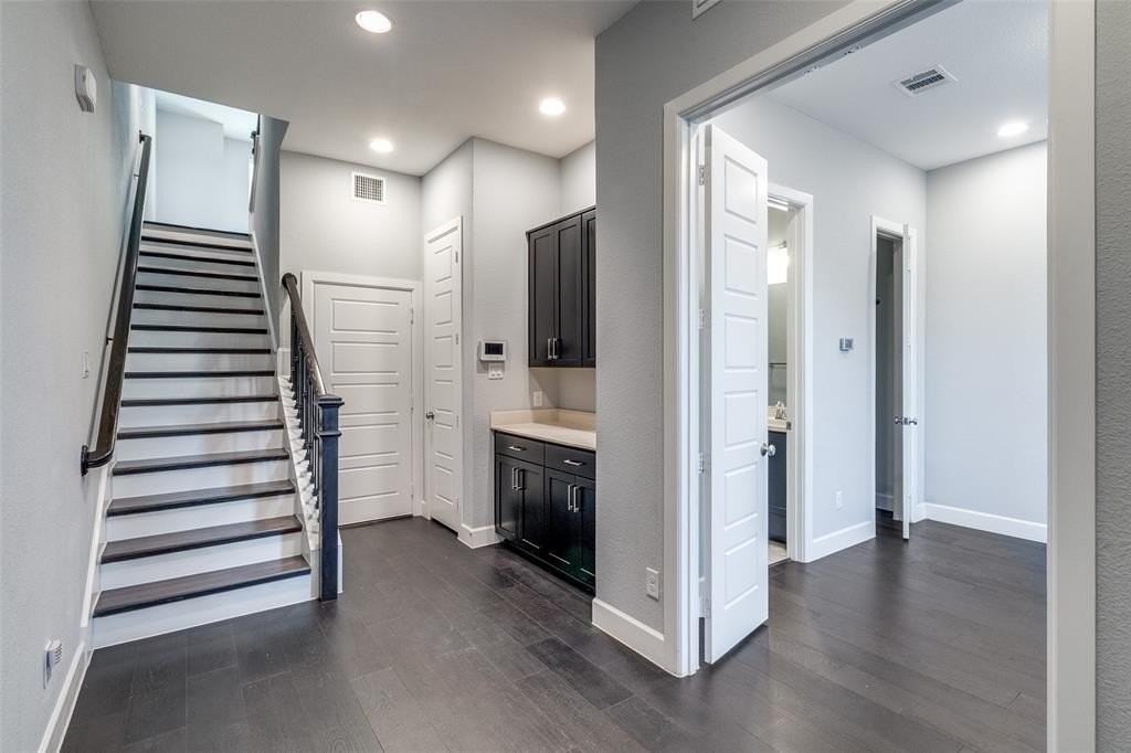 1348 Arch Pl - Photo 5 of 40