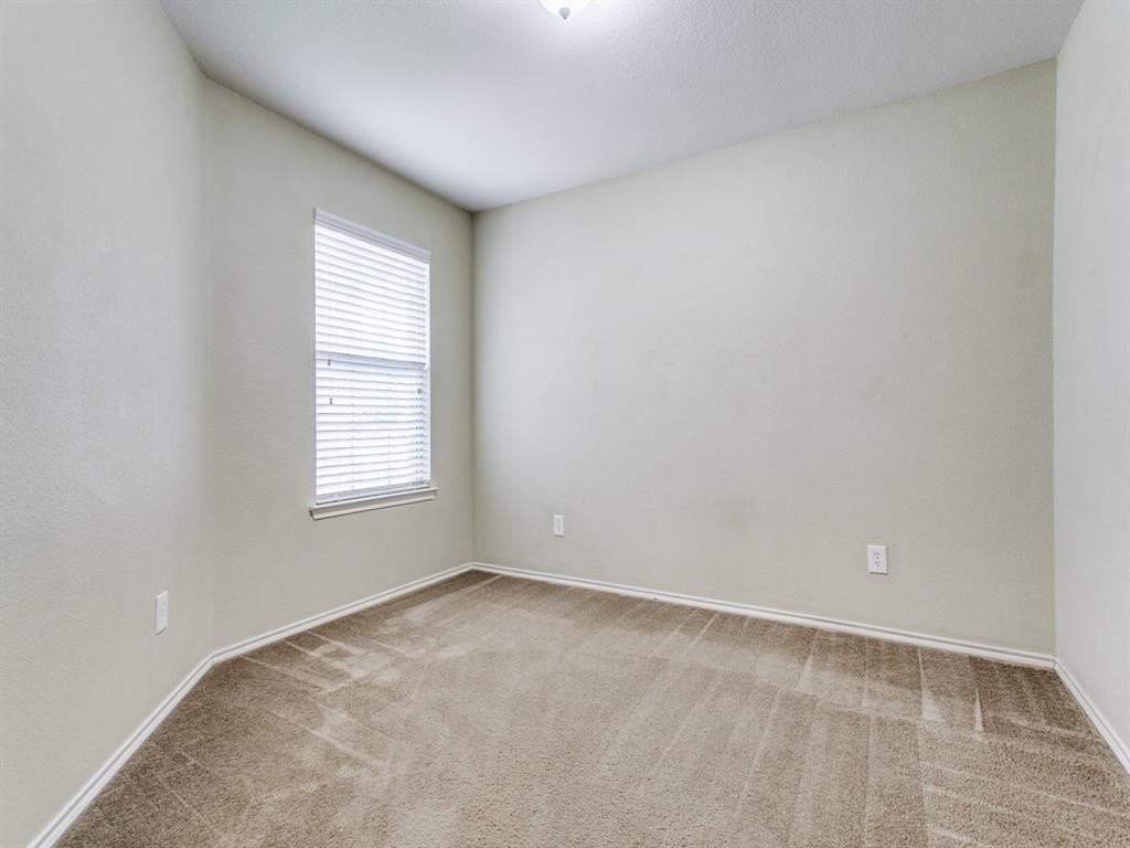 430 Paddock Ln - Photo 6 of 12