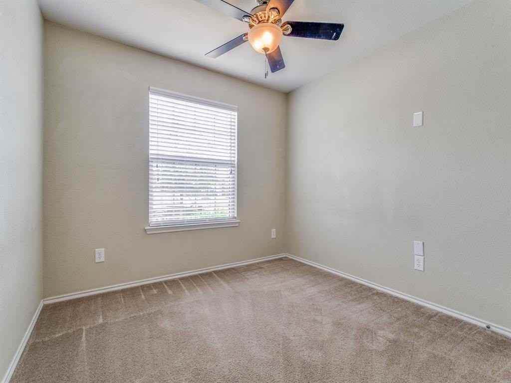 430 Paddock Ln - Photo 7 of 12