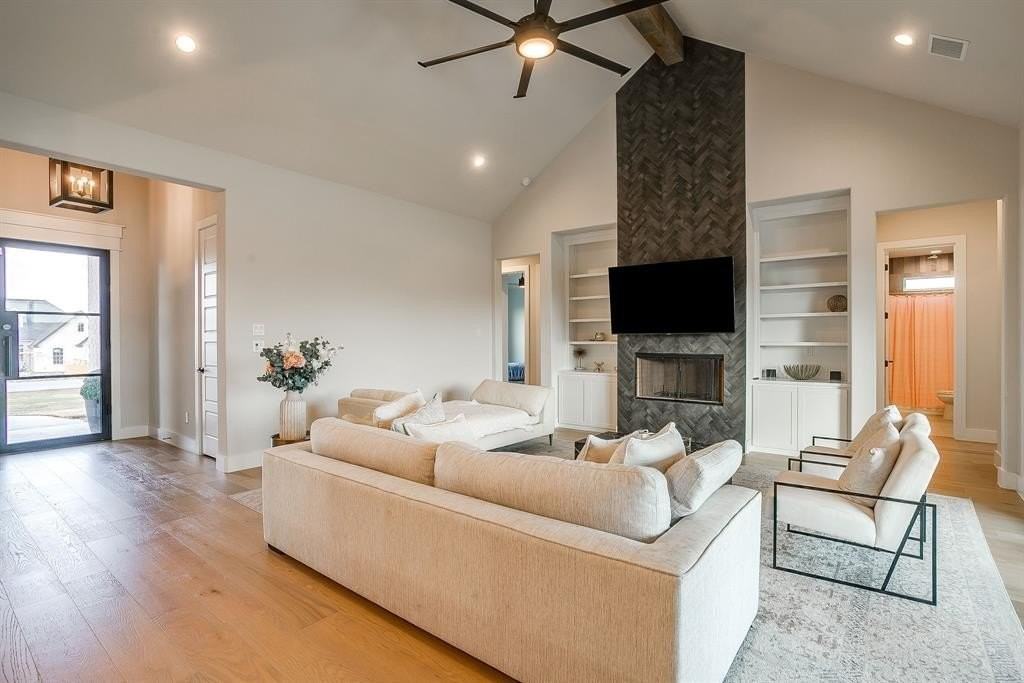 408 Mah Cheta St - Photo 5 of 33