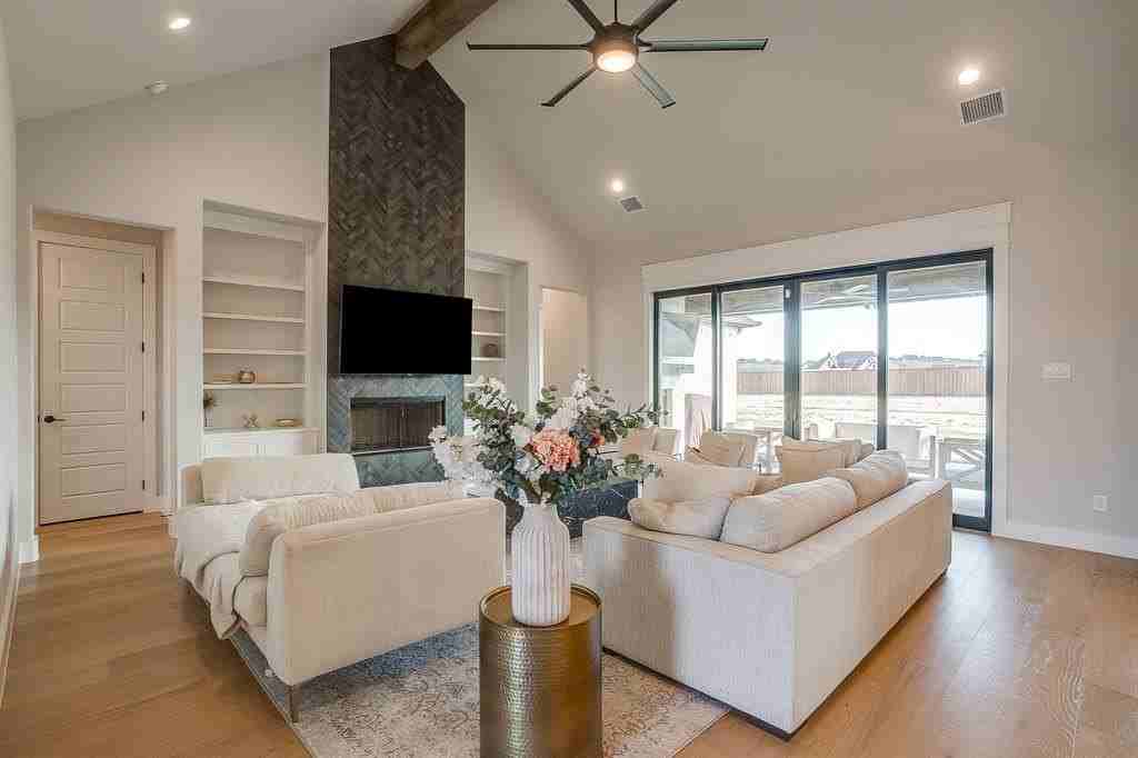 408 Mah Cheta St - Photo 6 of 33