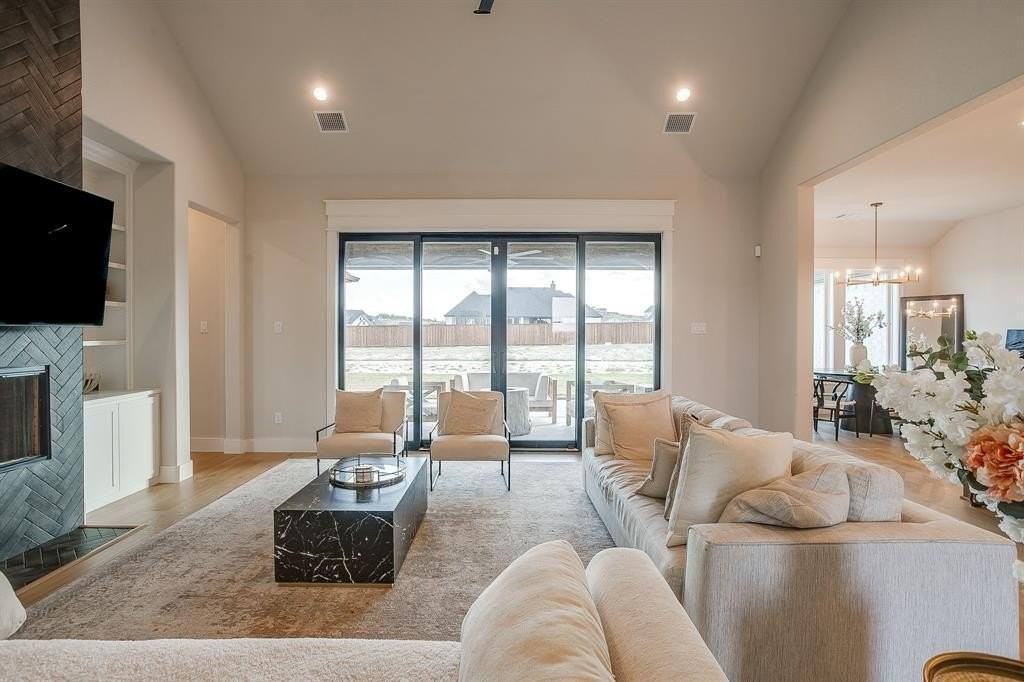 408 Mah Cheta St - Photo 7 of 33