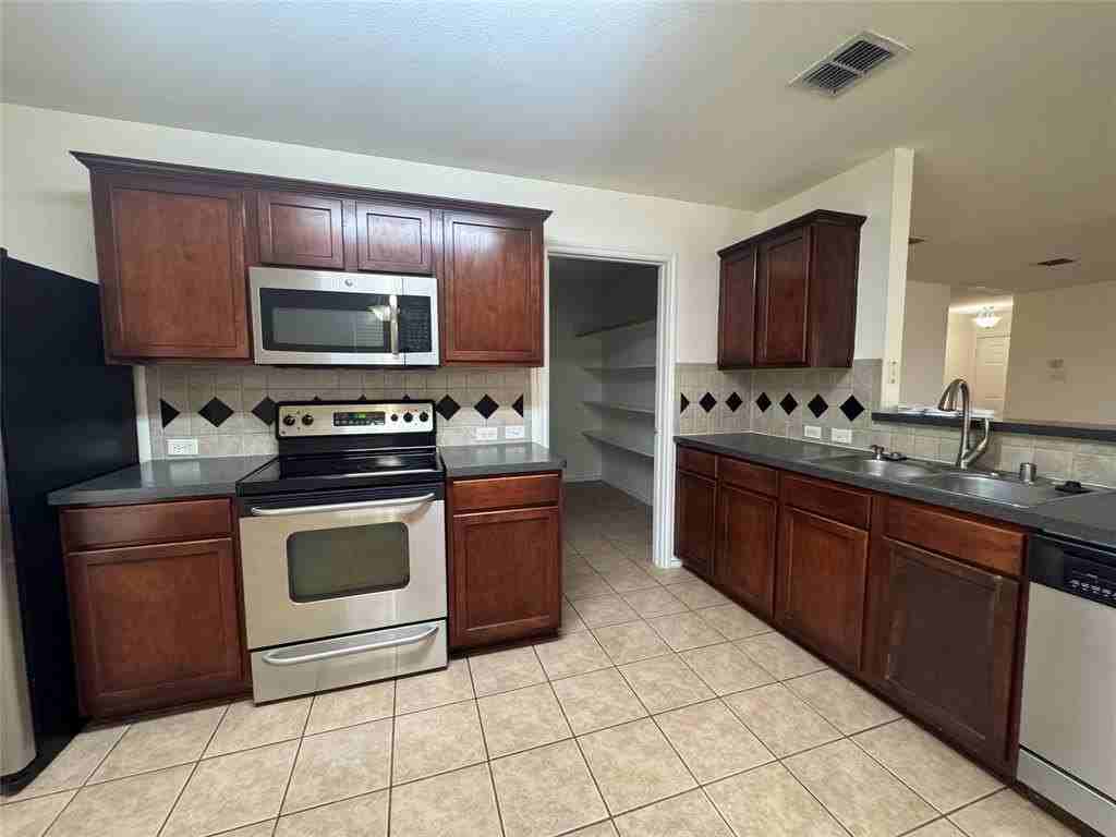 2001 Natchez Dr - Photo 7 of 16